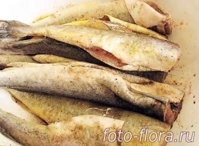 очищаем и маринуем рыбу в специях