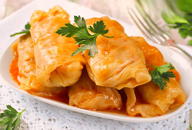 голубцы домашние очень вкусные в капустных листах с фаршем